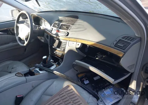 2004 Mercedes-Benz E 500 4Matic z USA, uszkodzony, nr VIN WDBUF83J04X163357